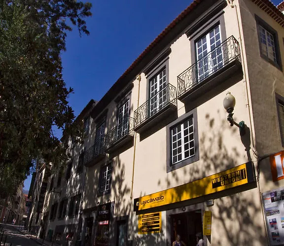 The Wine By An Island 4*