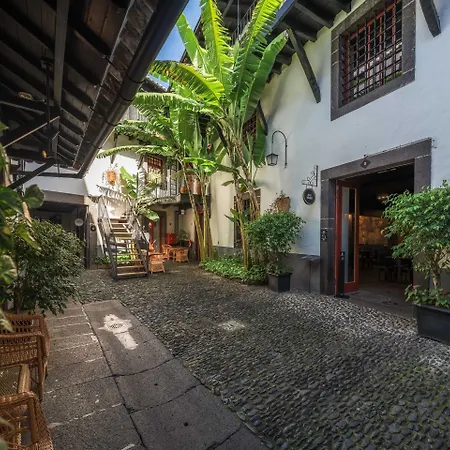 The Wine By An Island 아파트호텔 푼샬