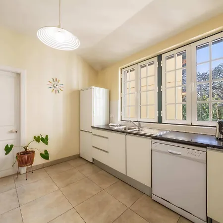 The Wine By An Island 아파트호텔 푼샬